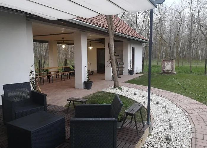 Tuecsoektanya Vendeghaz Villa Csemo